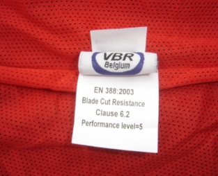 Rode snijwerende vest Textiel met voetbal drietand.